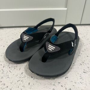 REEF Kids Black and Blue Surfer Sandals | Flipflops | Size 5/6US